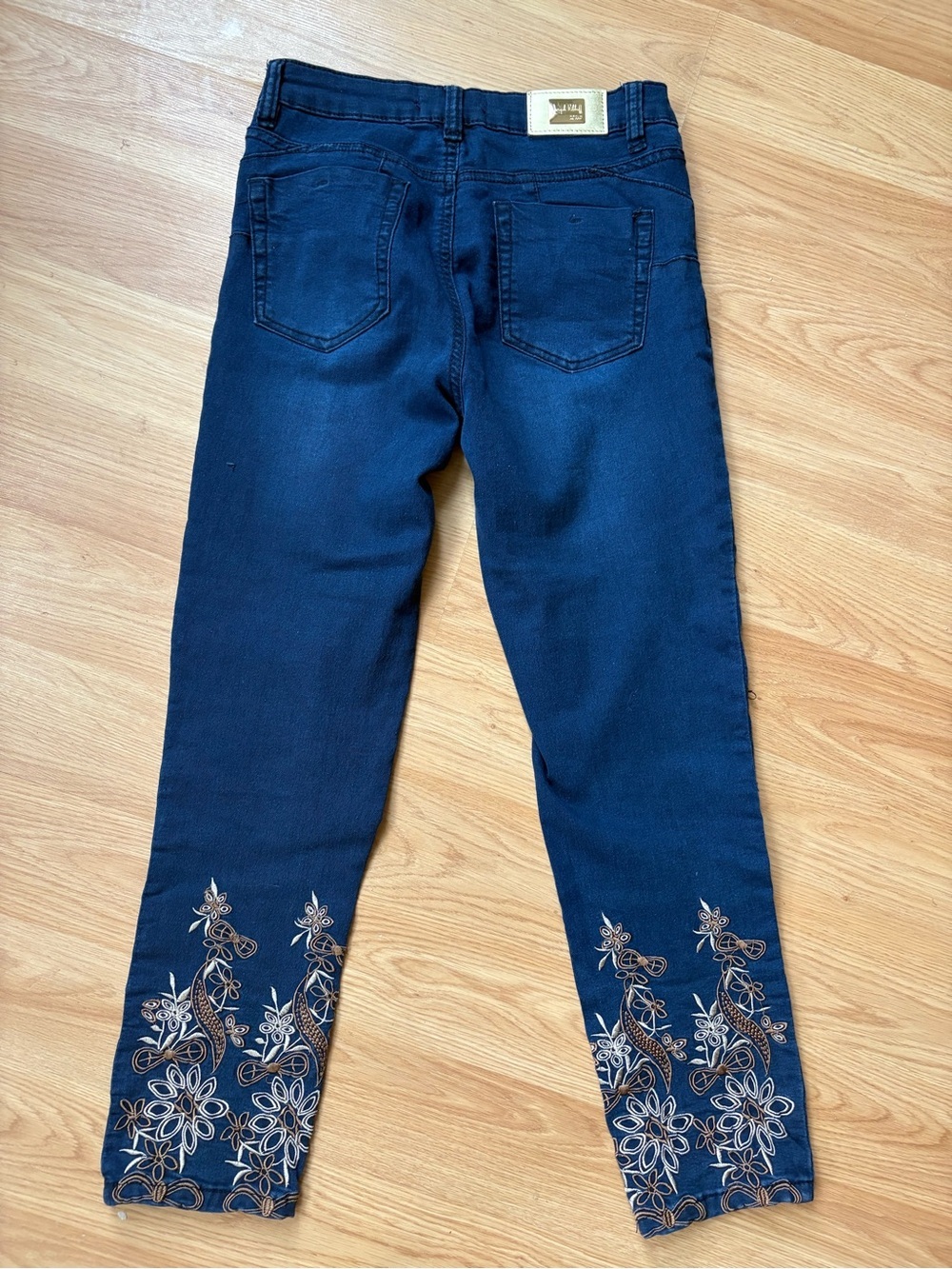 Joseph Ribkoff Navy Jeans with Metallic Floral Embroidery Sz 8 - Picture 6 of 9